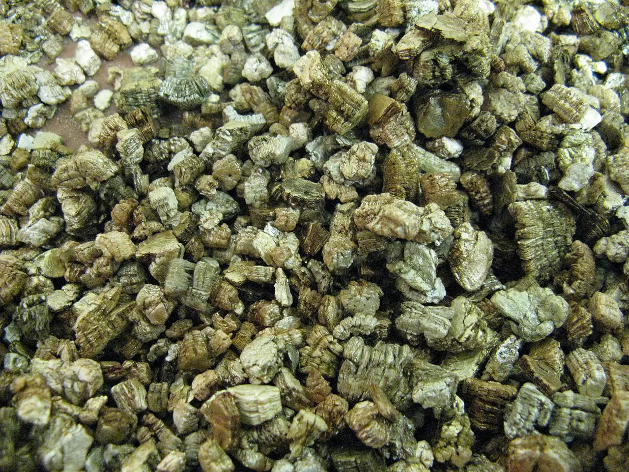 1280px-vermiculite1